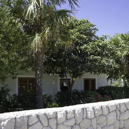 With A Parking Space - 14685 Zára