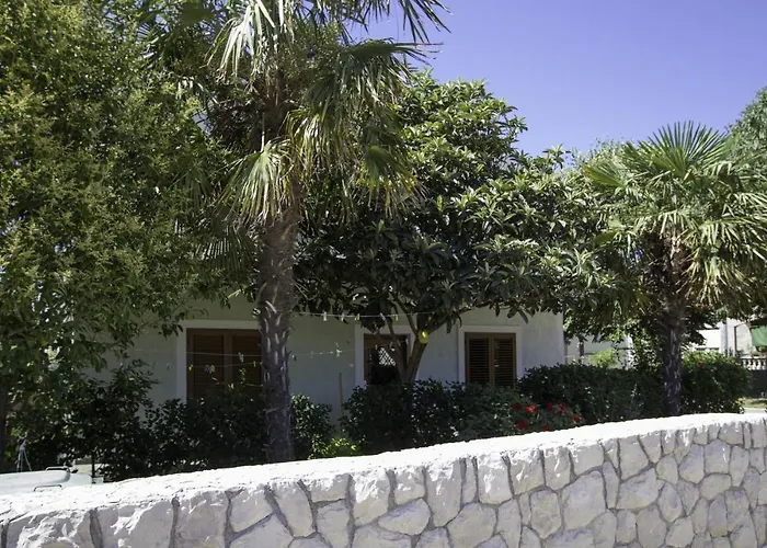 With A Parking Space - 14685 זאדאר